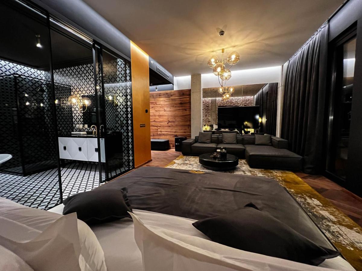 Mandarin Club House Hotel บาทูมิ ภายนอก รูปภาพ