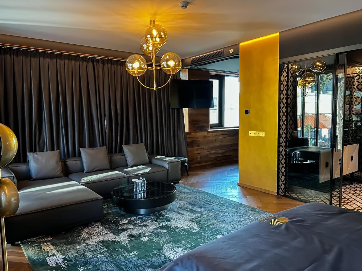 Mandarin Club House Hotel บาทูมิ ภายนอก รูปภาพ
