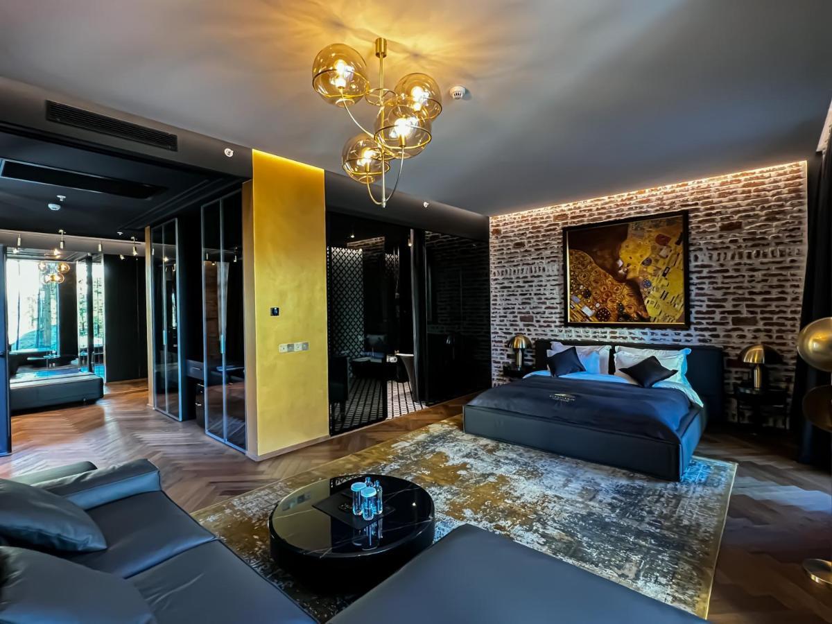 Mandarin Club House Hotel บาทูมิ ภายนอก รูปภาพ