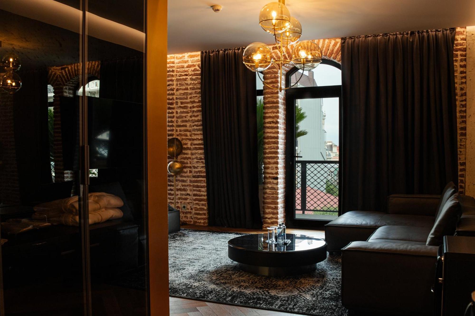 Mandarin Club House Hotel บาทูมิ ภายนอก รูปภาพ