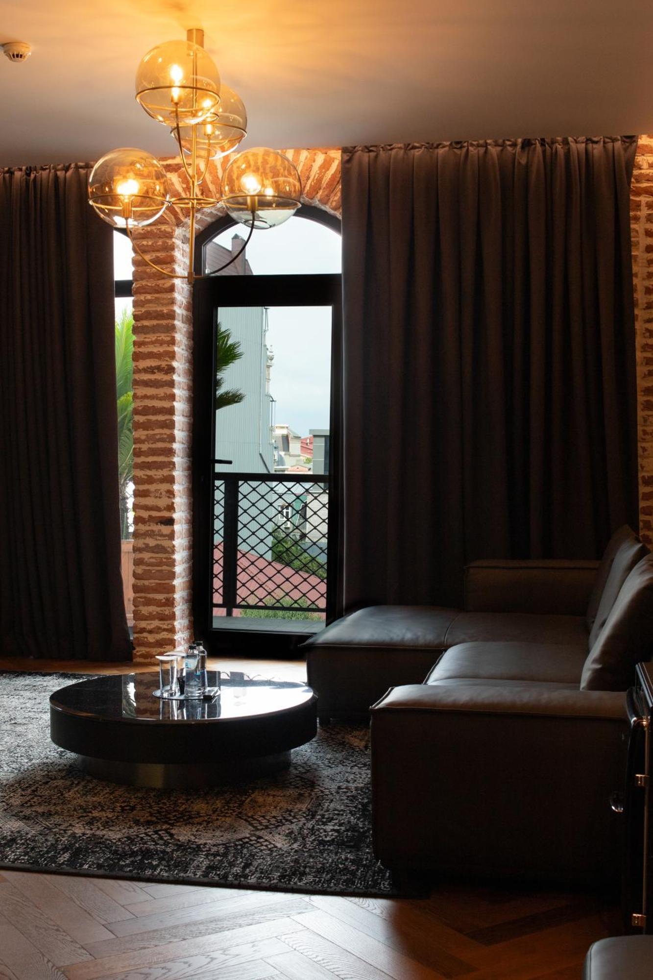 Mandarin Club House Hotel บาทูมิ ภายนอก รูปภาพ